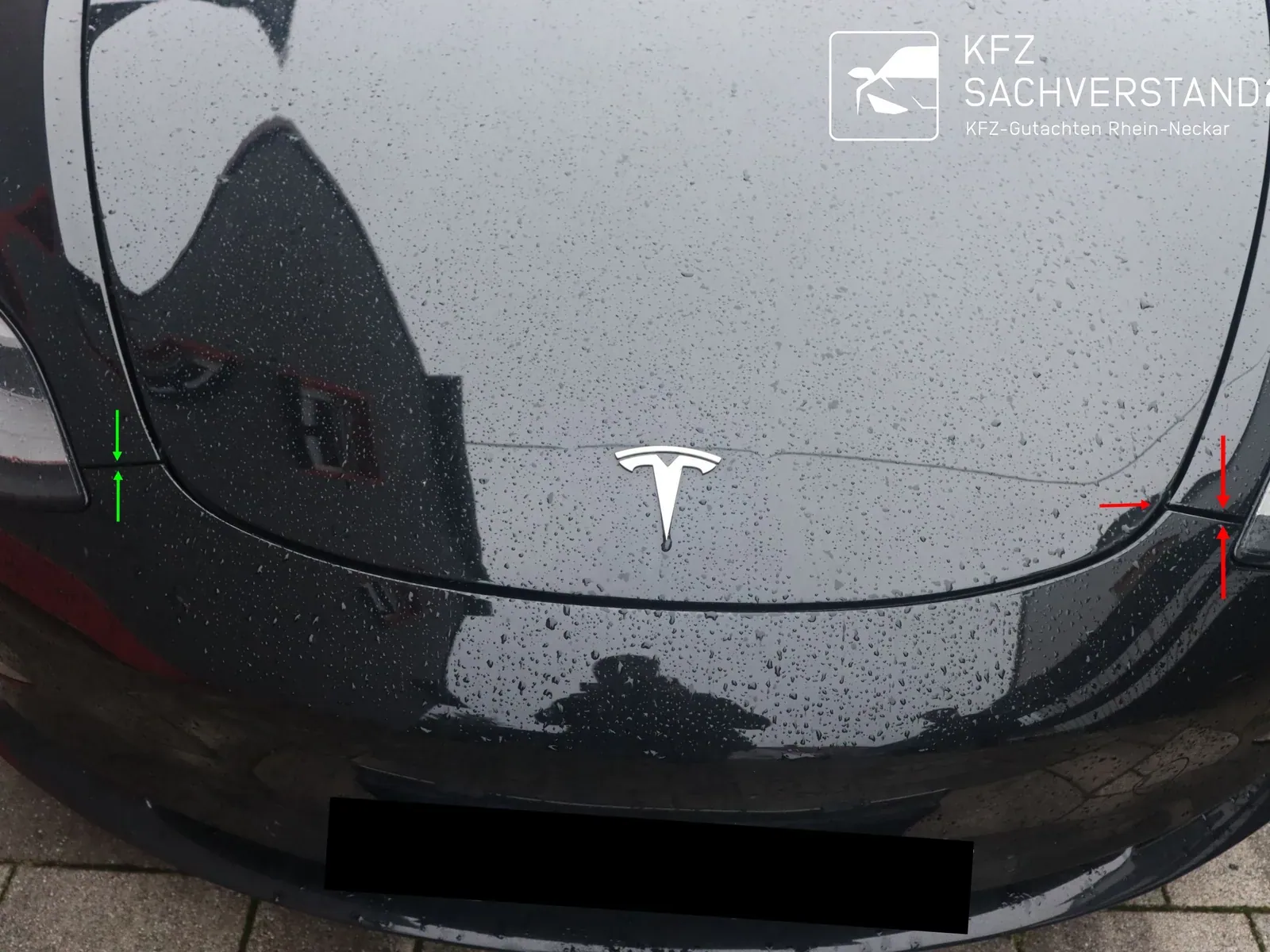 Tesla Model S mit Frontschaden bei der Begutachtung durch Kfz Sachverstand 24