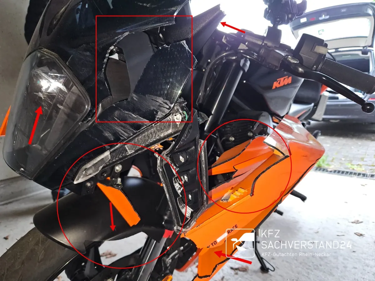 KTM Motorrad mit Sturzschaden