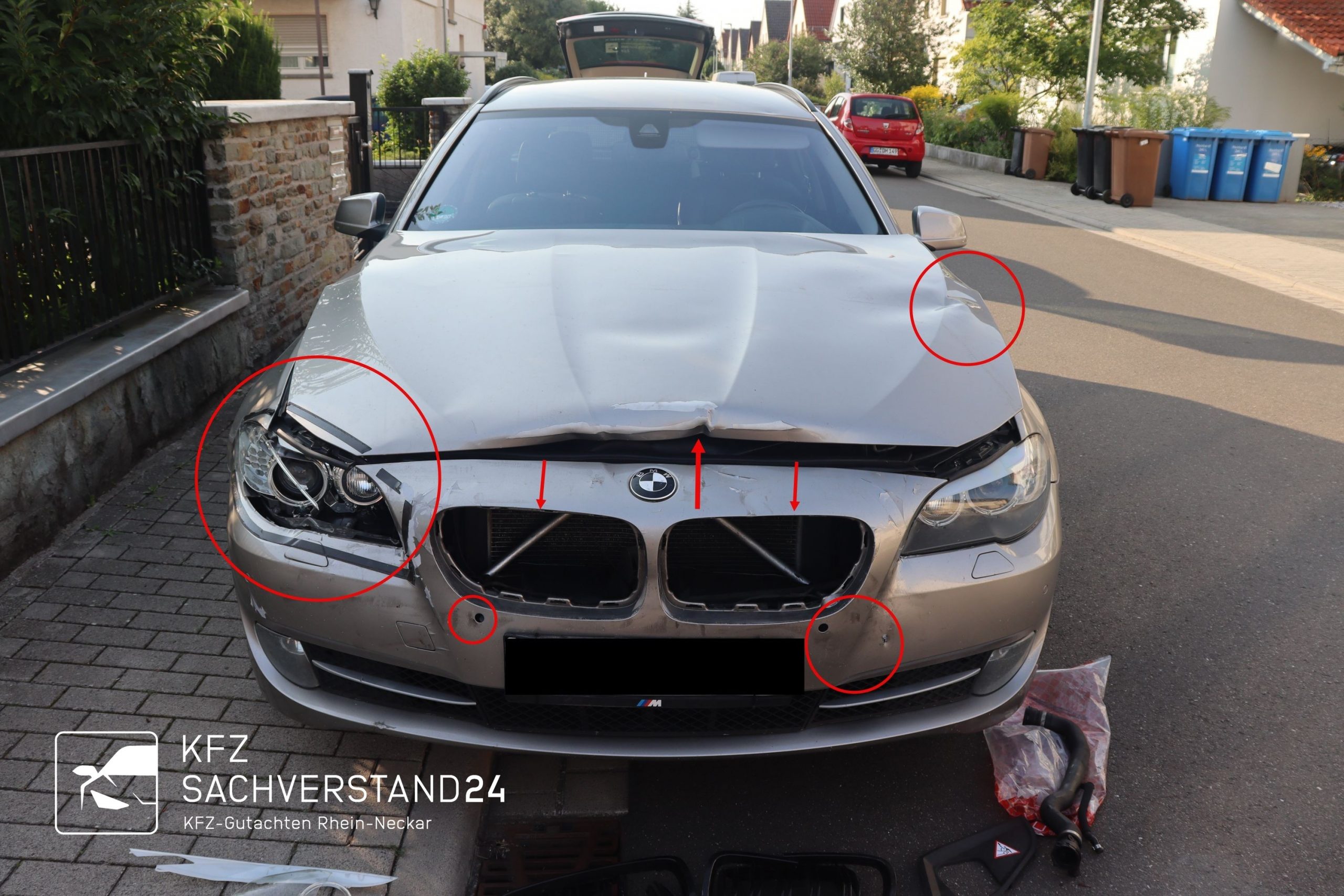 Aufnahme eines Unfalls von einem BMW F11 mit einem Frontschaden durch einen Kfz Sachverständigen
