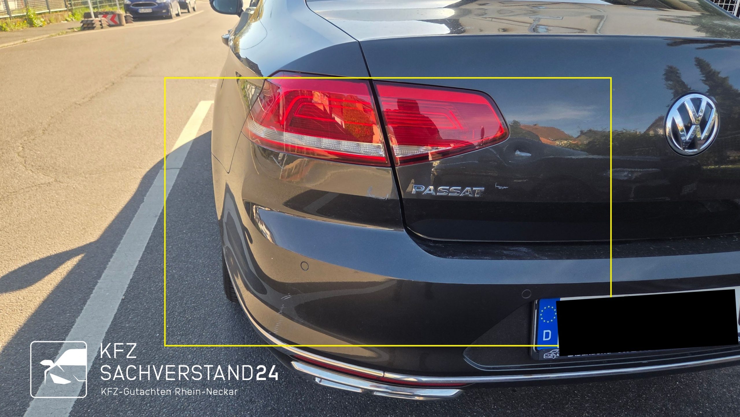 Ve Passat nach Parkschaden am Heck beschädigt