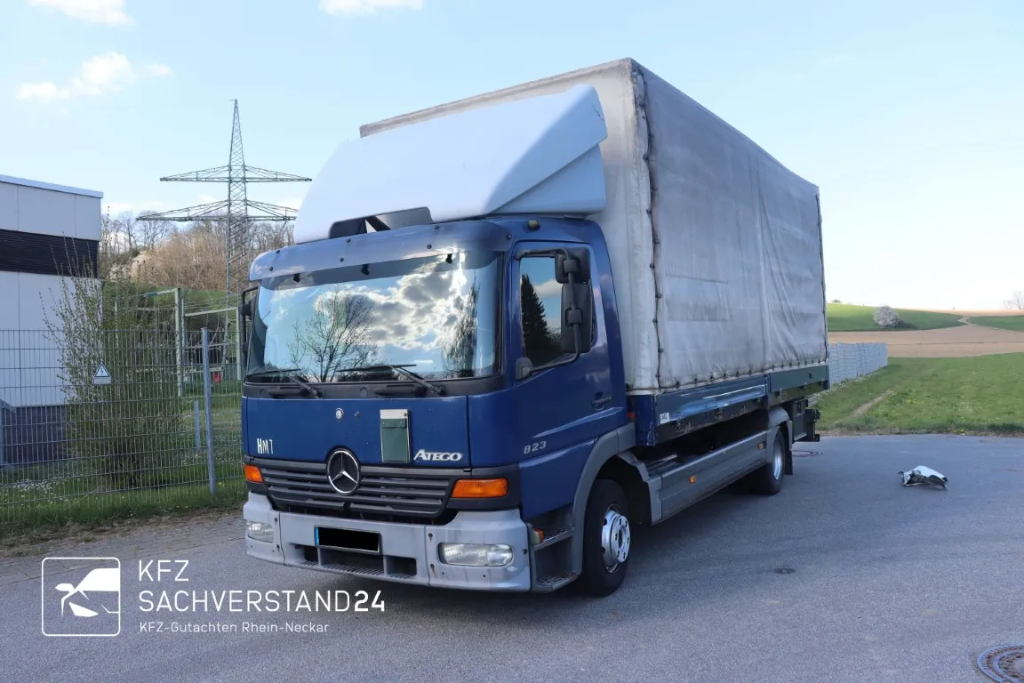 Mercedes Atego LKW wird von einem Kfz Gutachter von Kfz Sachverstand 24 begutachtet für ein LKW-Gutachten