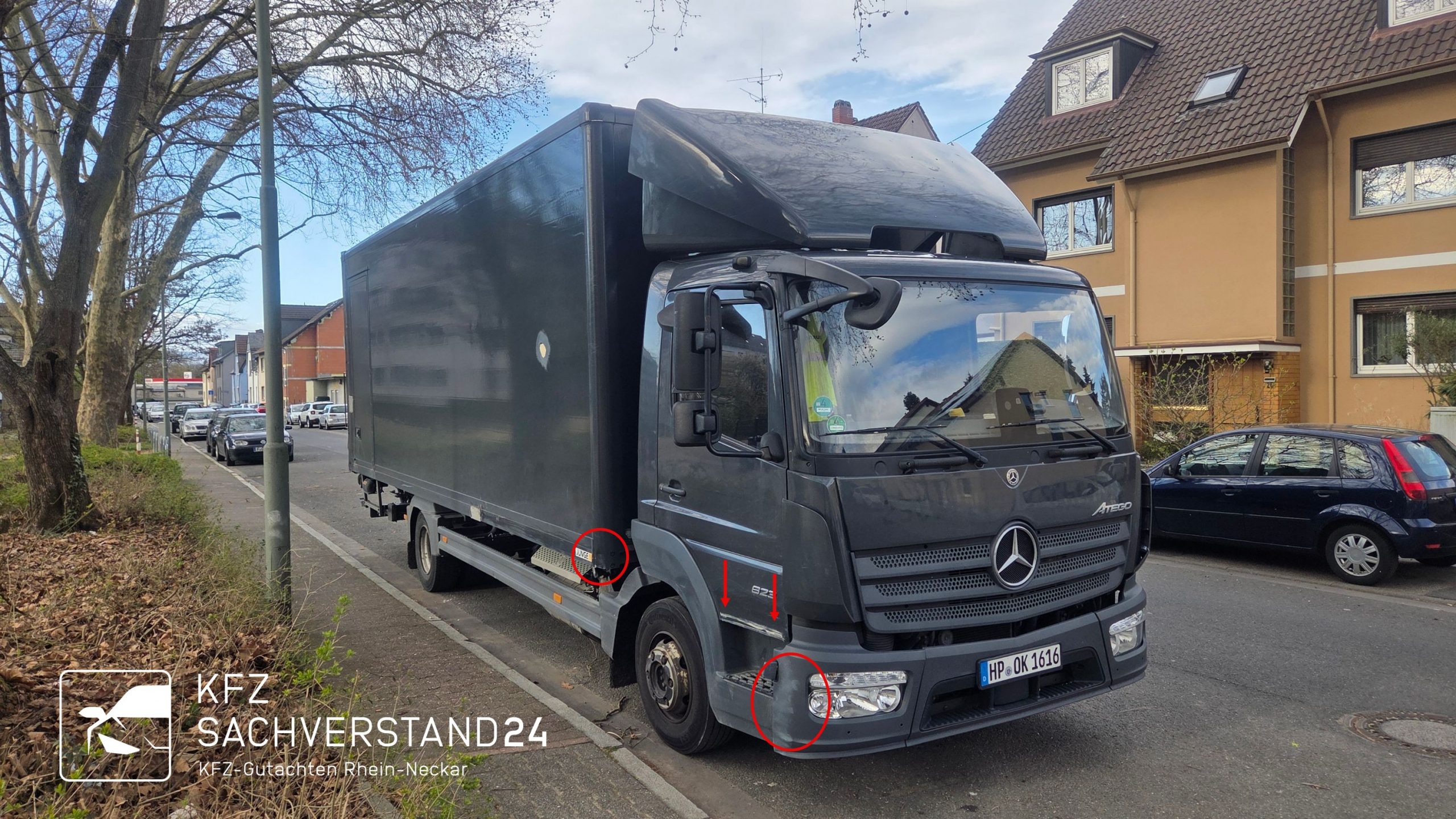 Schwarzer Mercedes Atego LKW wird von einem Kfz Gutachter von Kfz Sachverstand 24 begutachtet für ein LKW-Gutachten