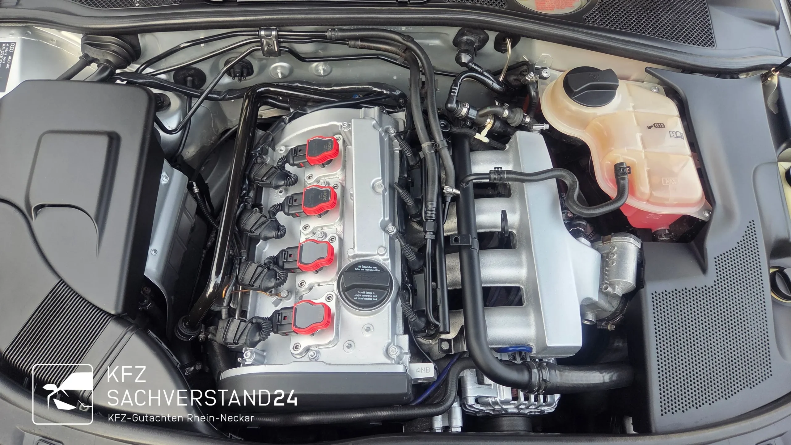 Audi S4 mit Motorschaden wird begutachtet von einem Kfz Gutachter von Kfz Sachverstand 24 für ein technisches-Gutachten
